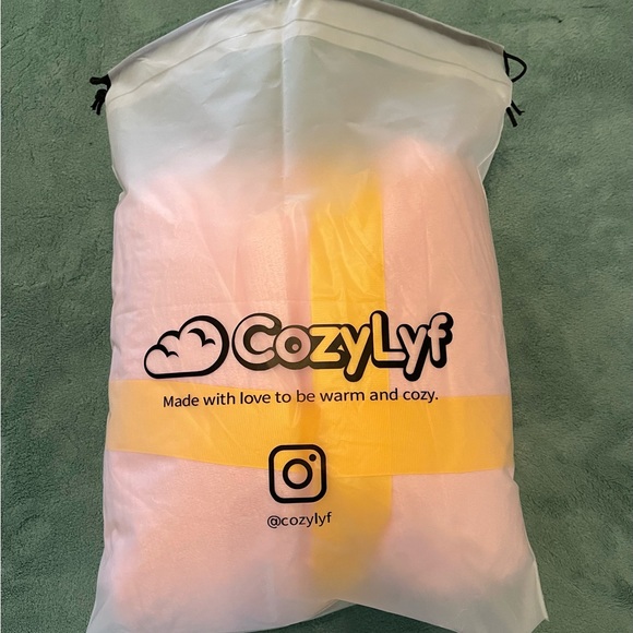 CozyLyf Blanket Hoodie - Picture 2 of 3